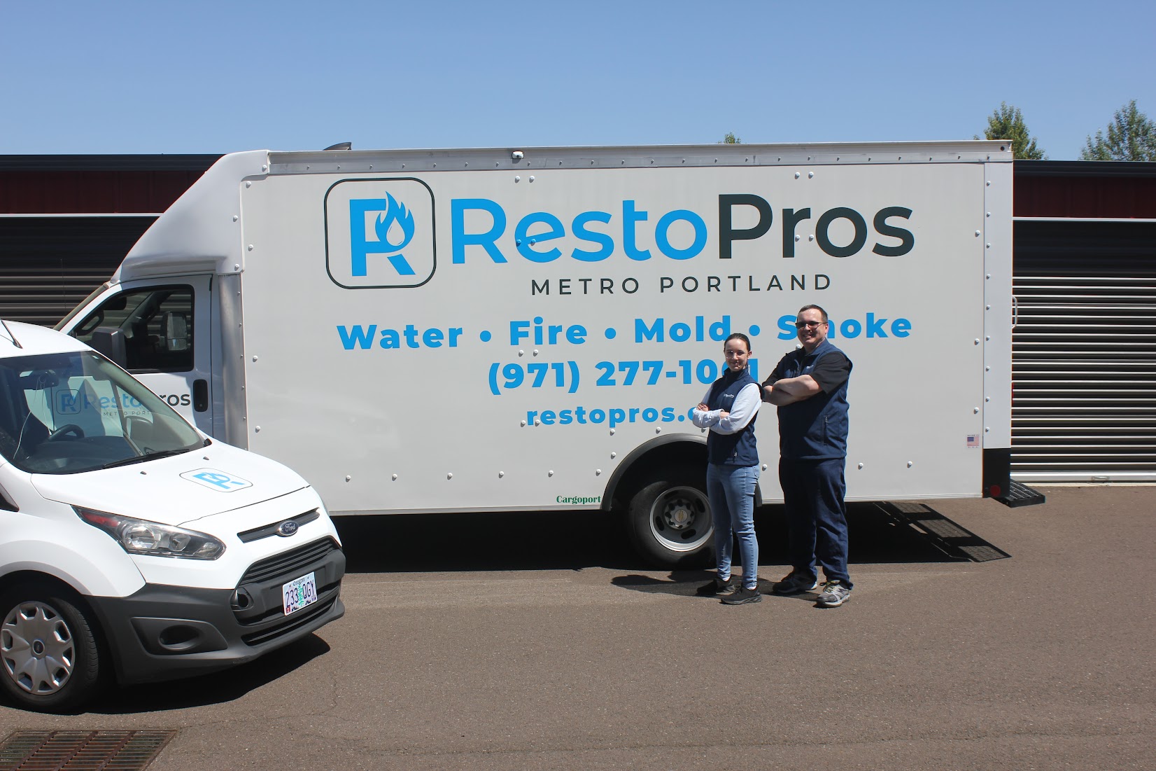 RestoPros Gladstone team in front of their truck