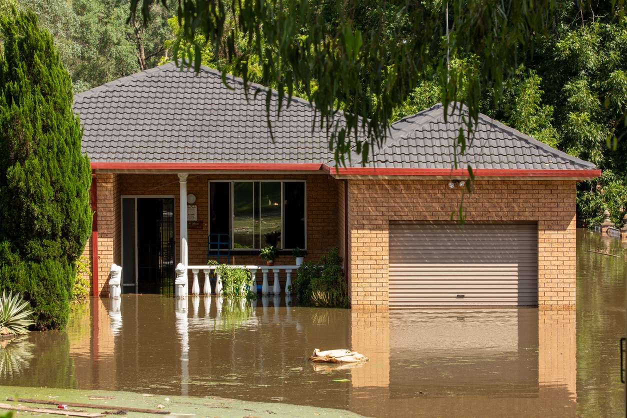 Homes surrounded by the rising floodwaters March 2021 at Windsor
